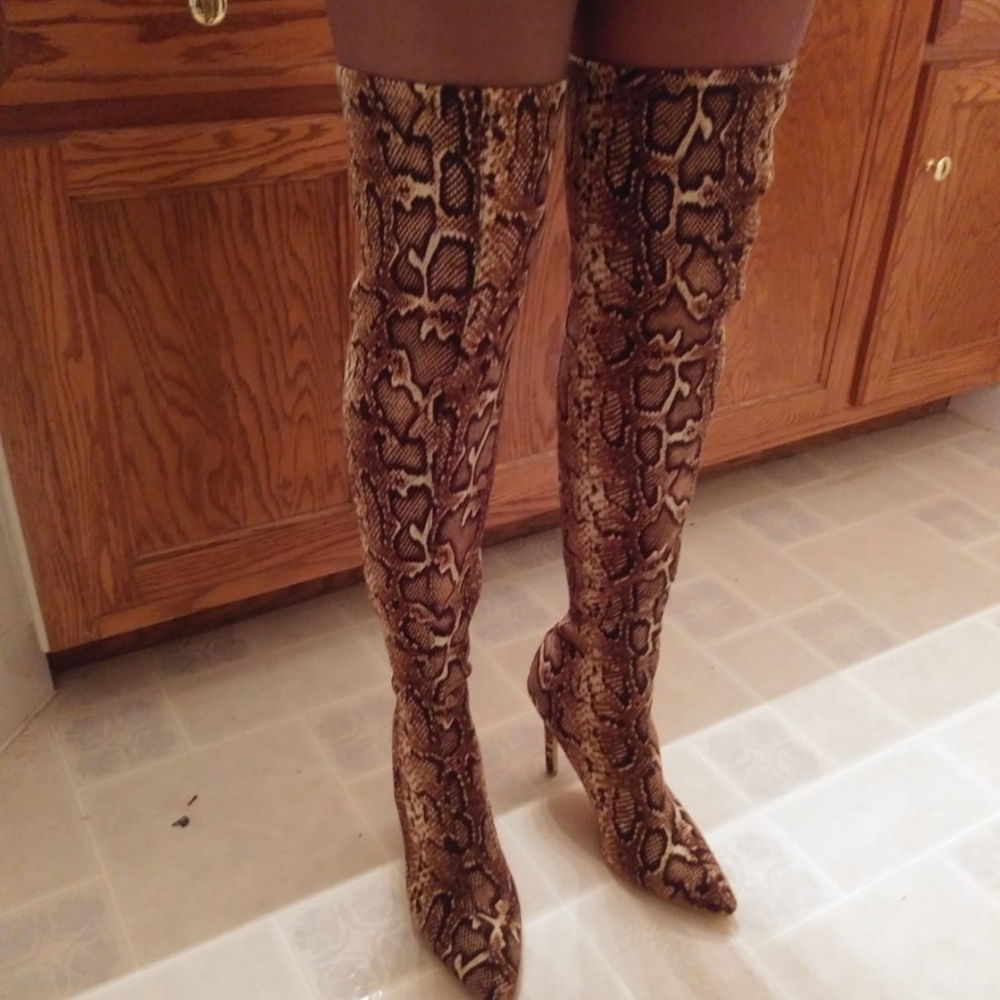 Chic Snakeskin Pattern Thigh-High Boots